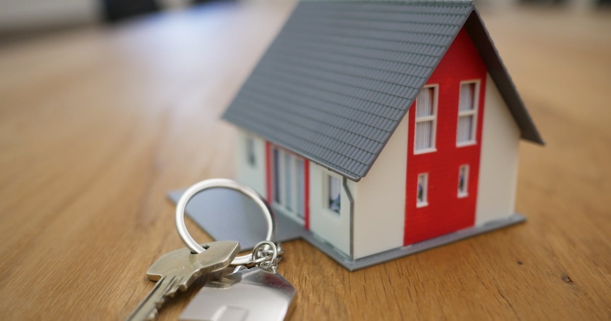 House keys and real estate documents for property notarization